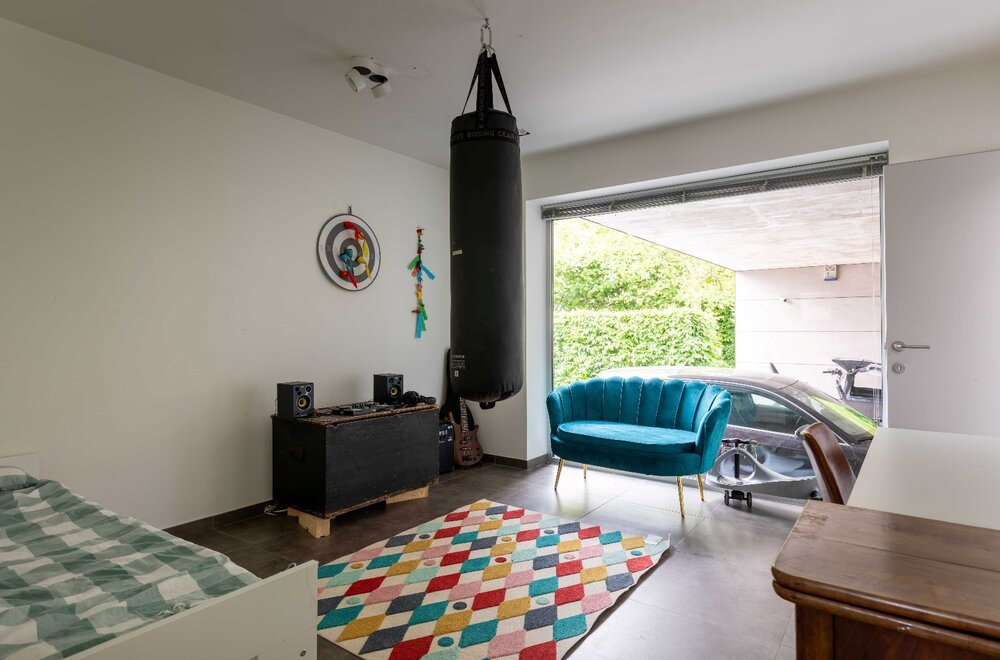 puur-architectuur-sublieme-energiezuinige-villa-met-praktijk-in-het-groen-tussen-oostkamp-en-brugge-017.jpg