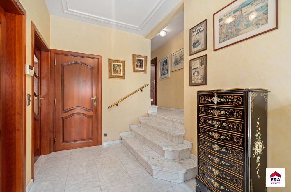 ruime-gezinswoning-met-5-slaapkamers-en-tuin002.jpg