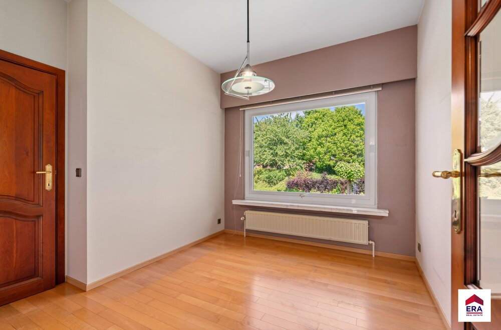 ruime-gezinswoning-met-5-slaapkamers-en-tuin005.jpg