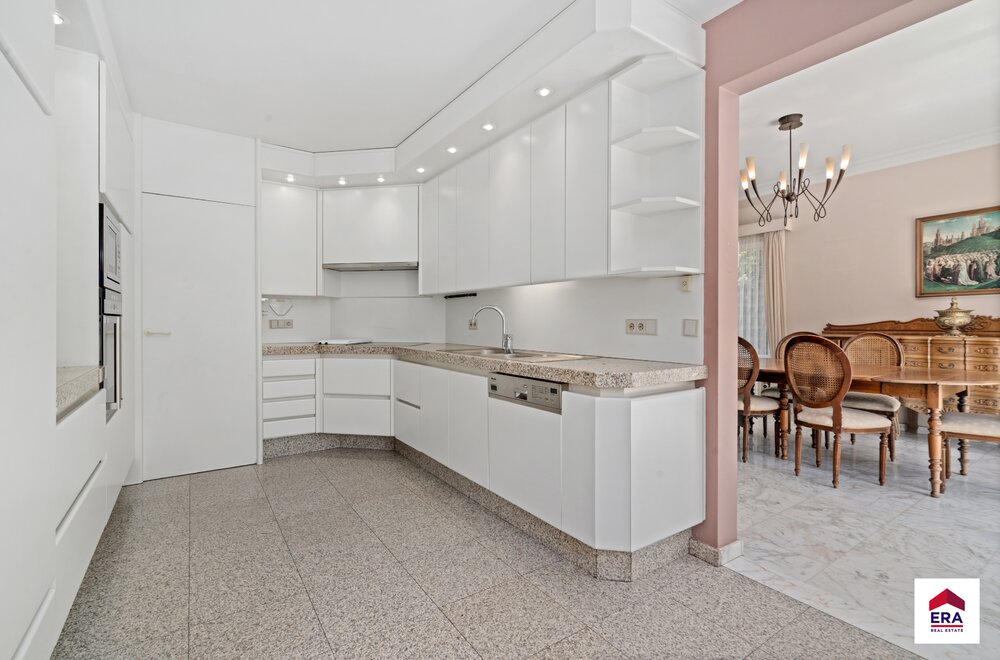 ruime-gezinswoning-met-5-slaapkamers-en-tuin007.jpg