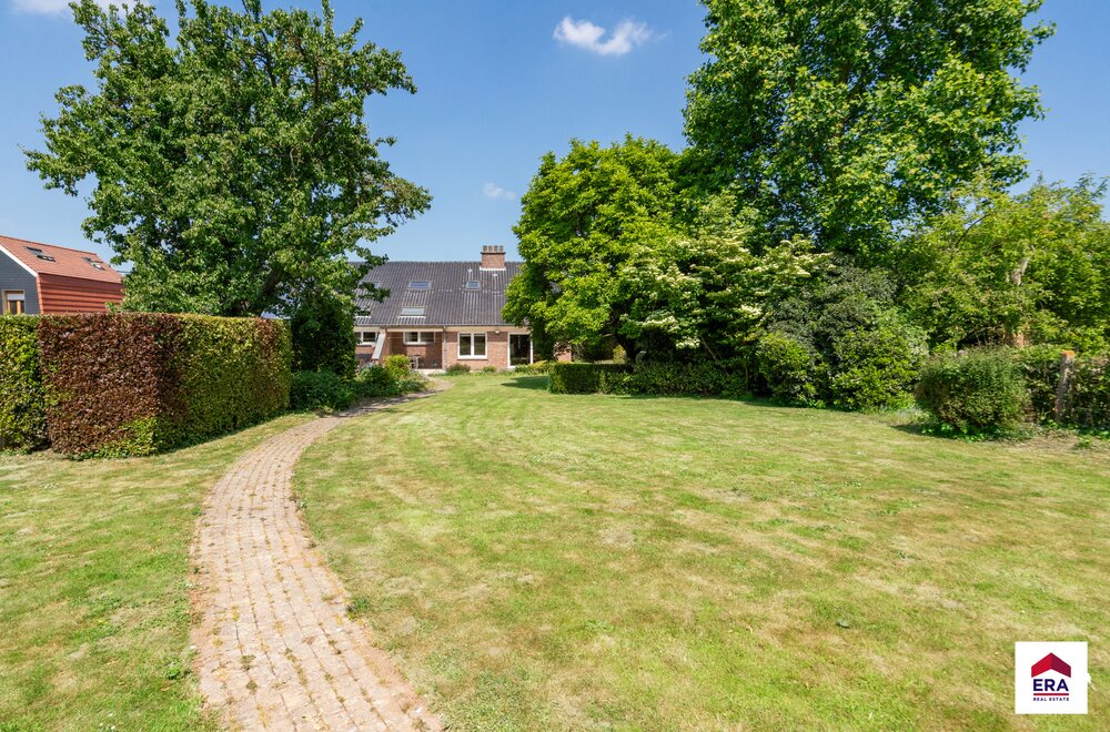 ruime-gezinswoning-met-5-slaapkamers-en-tuin020.jpg