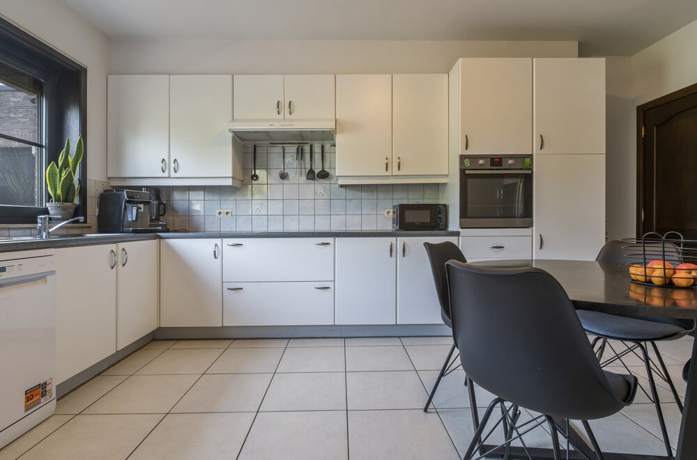 gerenoveerde-meer-gezinswoning-met-5-kamers-tuin-en-garage004.jpg