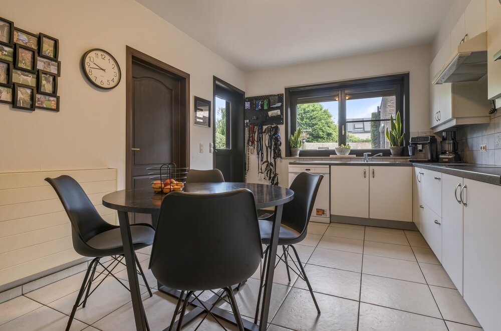 gerenoveerde-meer-gezinswoning-met-5-kamers-tuin-en-garage005.jpg