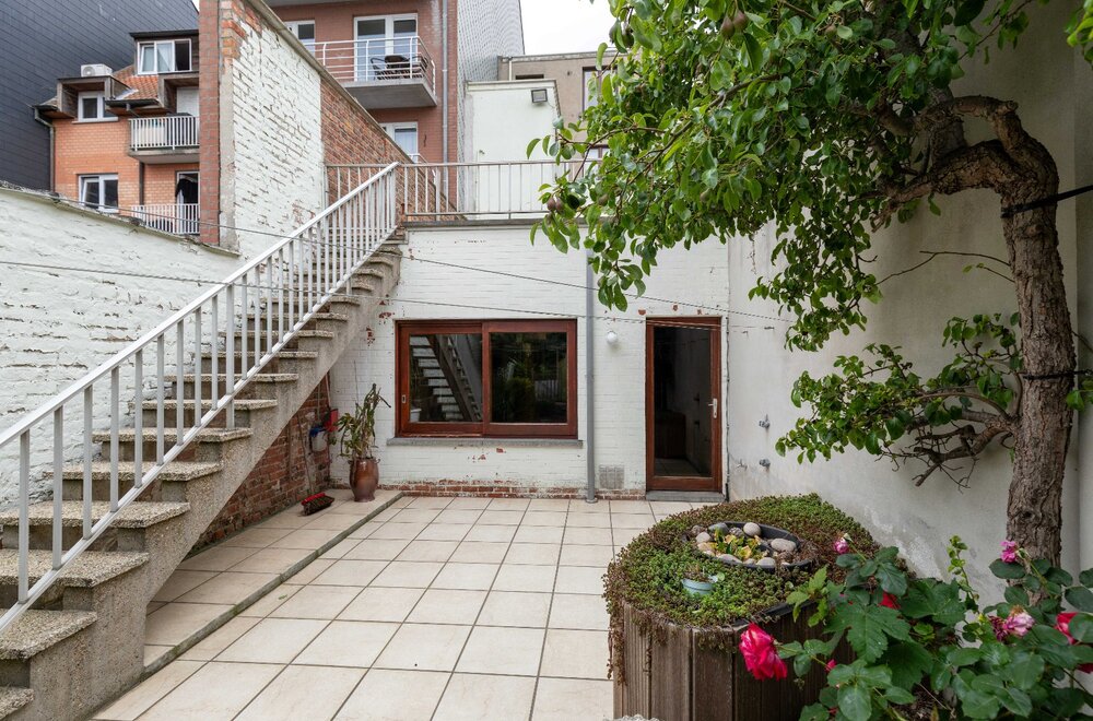 ruime-praktische-woning-met-grote-garage-praktijk-en-5-slaapkamers-015.jpg