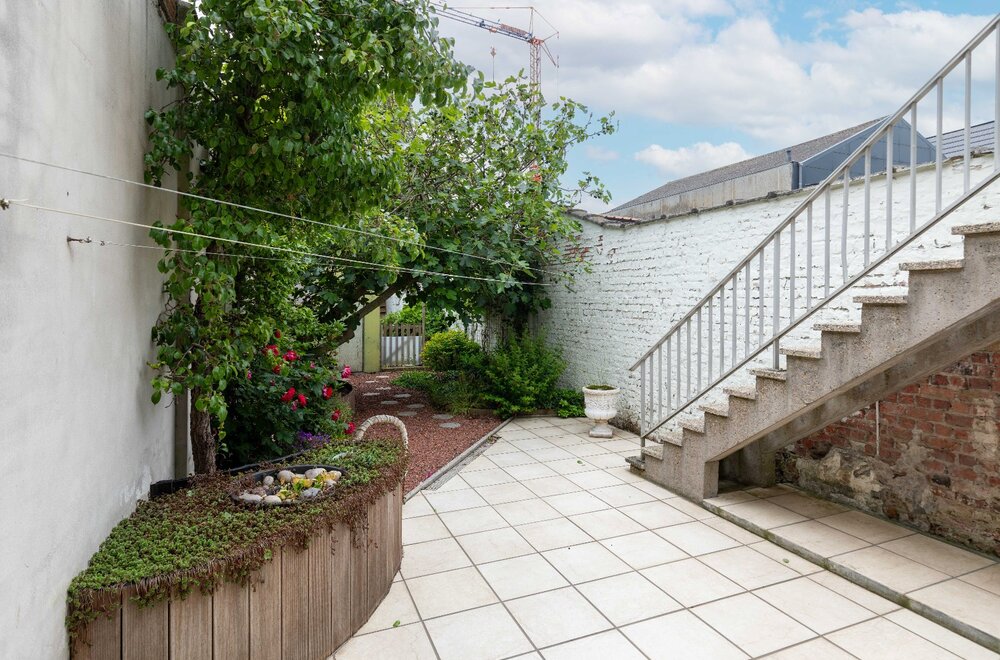 ruime-praktische-woning-met-grote-garage-praktijk-en-5-slaapkamers-016.jpg