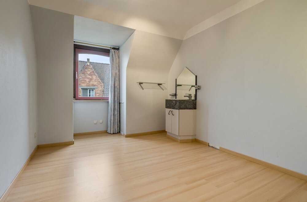 woning-met-3-hangars-te-koop-in-sint-martens-leerne020.jpg