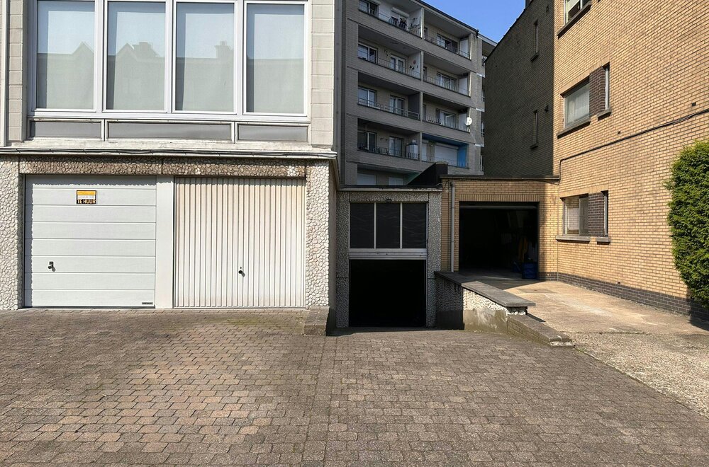 goed-gelegen-autostaanplaats-te-koop-in-merksem-002.jpg