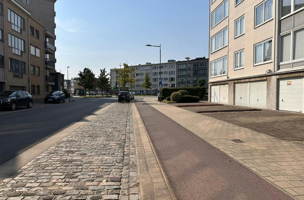 goed-gelegen-autostaanplaats-te-koop-in-merksem-009.jpg