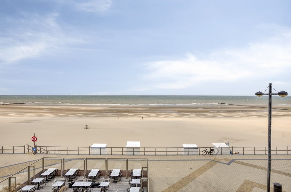 appartement-met-1-slaapkamer-en-frontaal-zeezicht-te-koop-op-de-zeedijk-in-middelkerke-007.jpg
