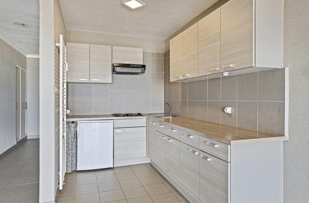 appartement-met-1-slaapkamer-en-frontaal-zeezicht-te-koop-op-de-zeedijk-in-middelkerke-008.jpg