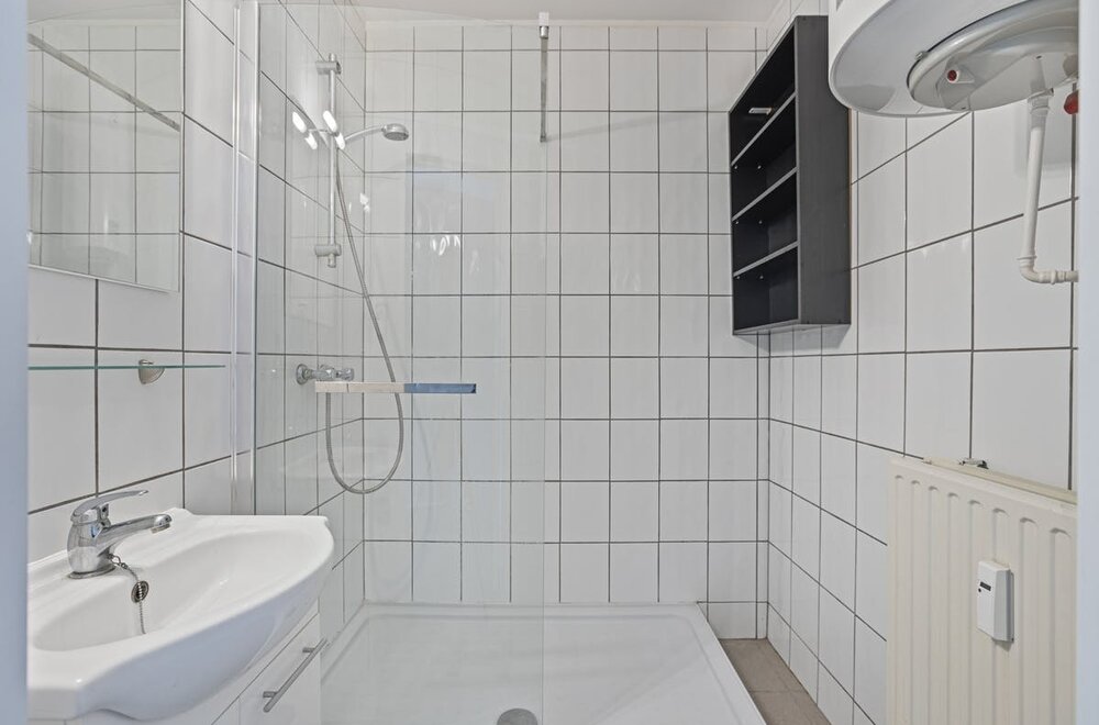 appartement-met-1-slaapkamer-en-frontaal-zeezicht-te-koop-op-de-zeedijk-in-middelkerke-013.jpg