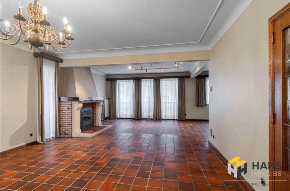 riant-appartement-228-m-met-veel-potentieel-in-edegem-004.jpg