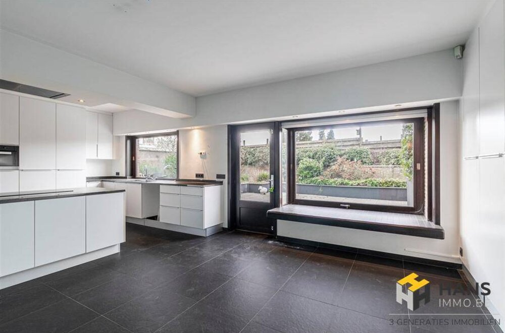 riant-appartement-228-m-met-veel-potentieel-in-edegem-011.jpg