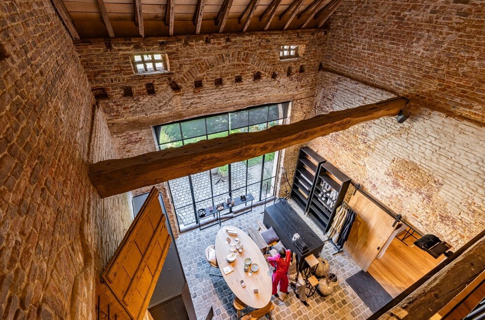 2-karaktervolle-woningen-en-prachtige-handelsruimte-in-een-een-deel-van-het-geklasseerde-kasteel-van-dormaal-016.jpg