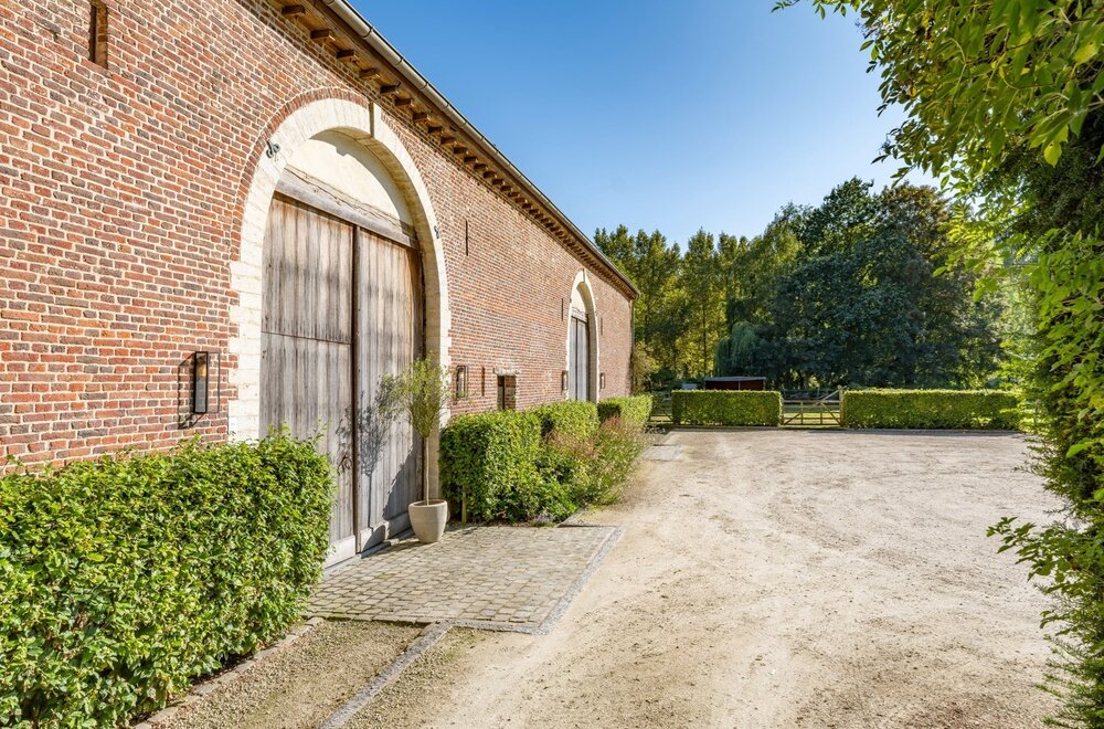 2-karaktervolle-woningen-en-prachtige-handelsruimte-in-een-een-deel-van-het-geklasseerde-kasteel-van-dormaal-021.jpg
