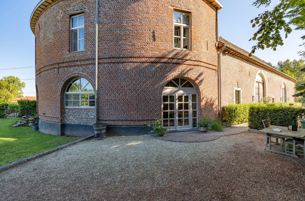 2-karaktervolle-woningen-en-prachtige-handelsruimte-in-een-een-deel-van-het-geklasseerde-kasteel-van-dormaal-022.jpg