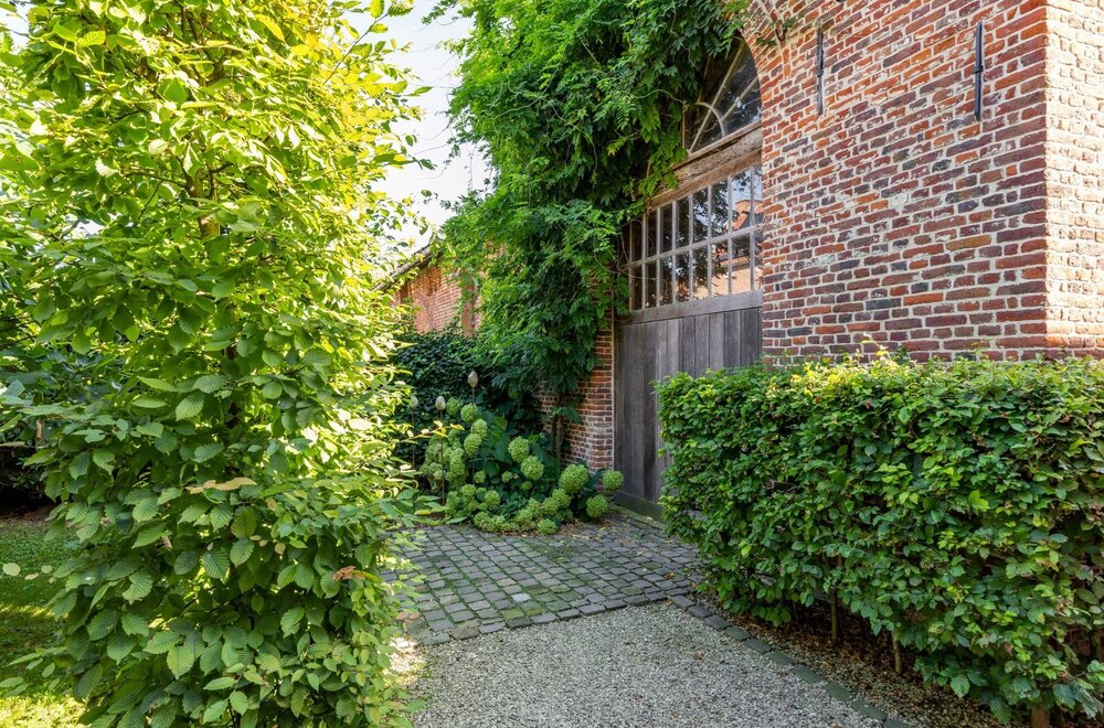 2-karaktervolle-woningen-en-prachtige-handelsruimte-in-een-een-deel-van-het-geklasseerde-kasteel-van-dormaal-043.jpg