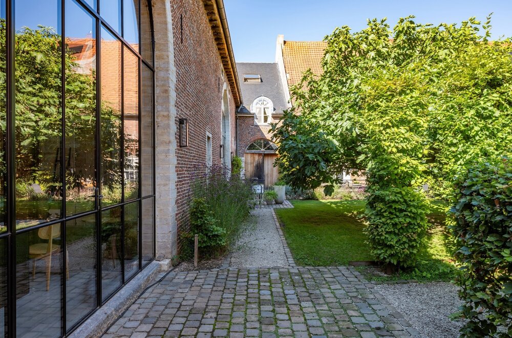 2-karaktervolle-woningen-en-prachtige-handelsruimte-in-een-een-deel-van-het-geklasseerde-kasteel-van-dormaal-044.jpg