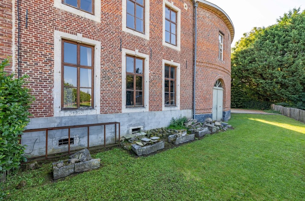 2-karaktervolle-woningen-en-prachtige-handelsruimte-in-een-een-deel-van-het-geklasseerde-kasteel-van-dormaal-045.jpg