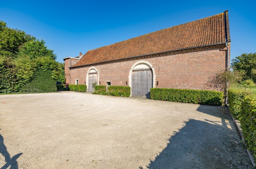 2-karaktervolle-woningen-en-prachtige-handelsruimte-in-een-een-deel-van-het-geklasseerde-kasteel-van-dormaal-046.jpg