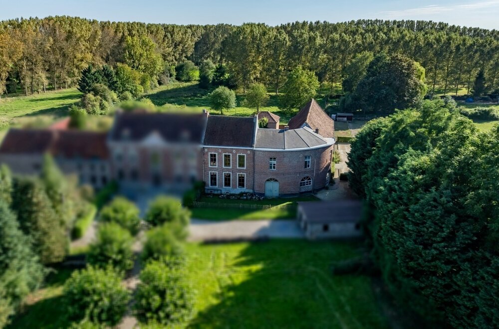2-karaktervolle-woningen-en-prachtige-handelsruimte-in-een-een-deel-van-het-geklasseerde-kasteel-van-dormaal-049.jpg