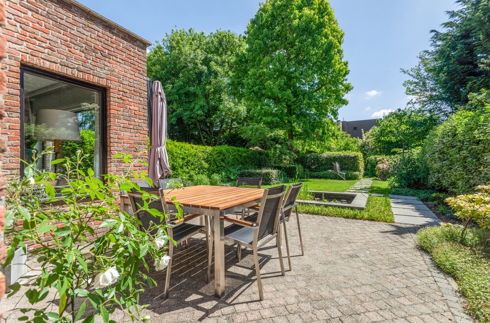 ruime-halfopen-woning-met-schitterende-tuin-003.jpg
