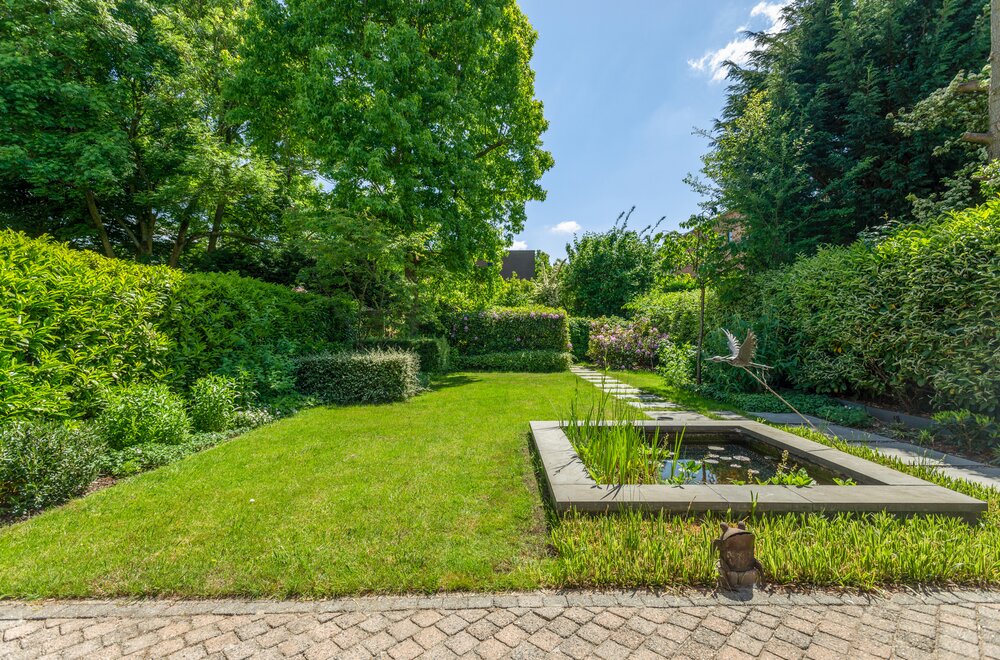 ruime-halfopen-woning-met-schitterende-tuin-004.jpg