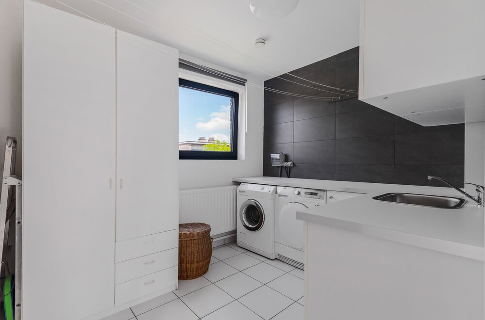 ruime-halfopen-woning-met-schitterende-tuin-015.jpg