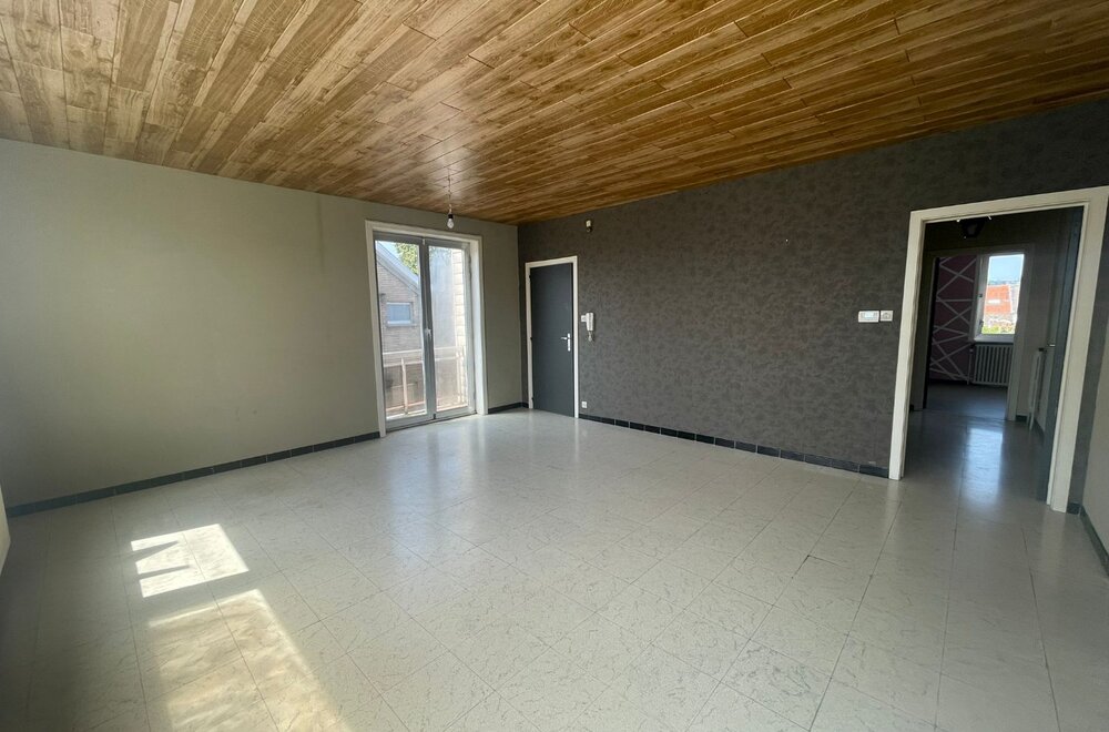 te-vernieuwen-hoekappartement-met-terras-in-rustige-straat-in-het-hartje-van-sint-kruis-002.jpg