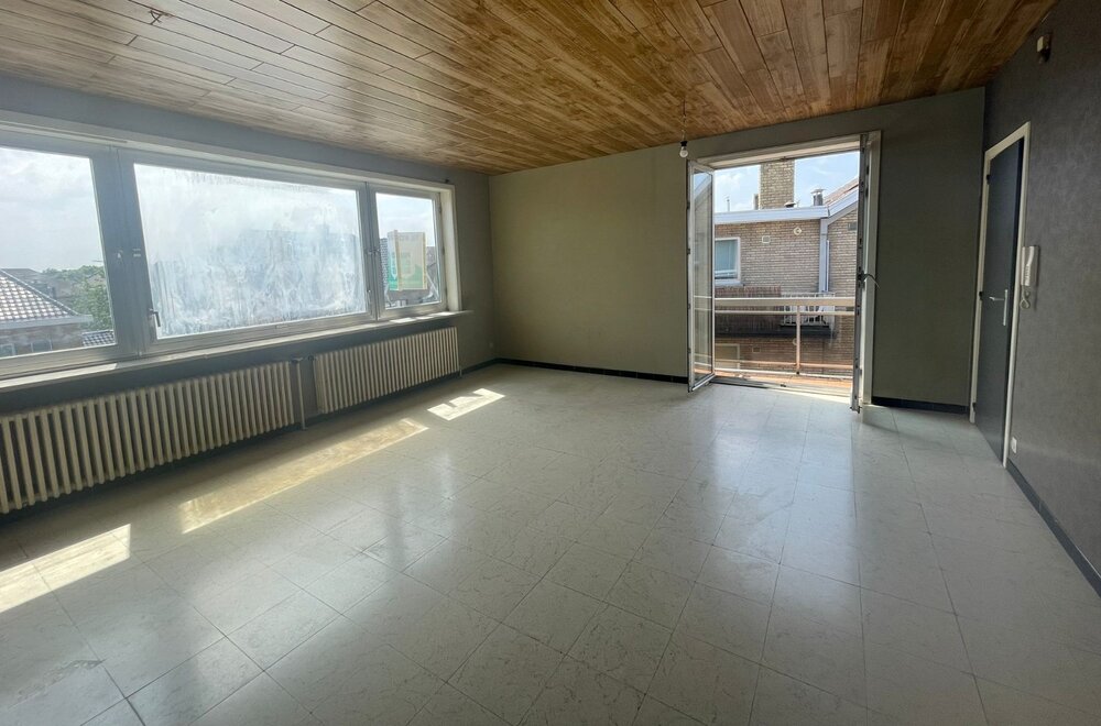 te-vernieuwen-hoekappartement-met-terras-in-rustige-straat-in-het-hartje-van-sint-kruis-003.jpg