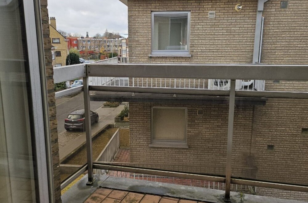 te-vernieuwen-hoekappartement-met-terras-in-rustige-straat-in-het-hartje-van-sint-kruis-004.jpg