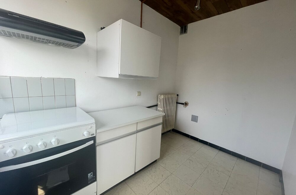 te-vernieuwen-hoekappartement-met-terras-in-rustige-straat-in-het-hartje-van-sint-kruis-005.jpg