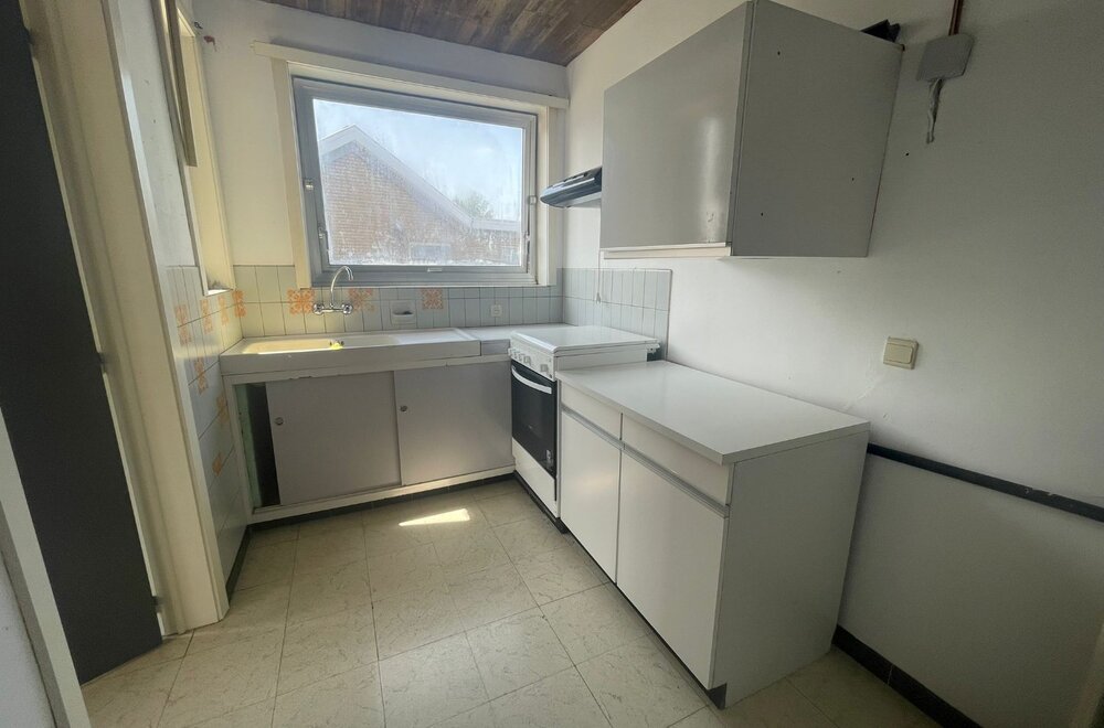 te-vernieuwen-hoekappartement-met-terras-in-rustige-straat-in-het-hartje-van-sint-kruis-006.jpg
