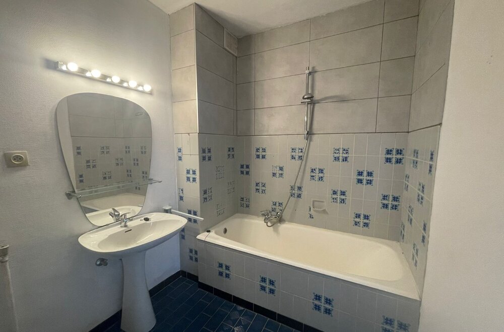te-vernieuwen-hoekappartement-met-terras-in-rustige-straat-in-het-hartje-van-sint-kruis-010.jpg