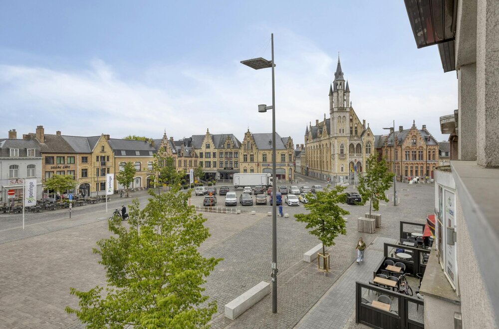 prachtig-handelspand-met-woonst-te-koop-op-de-grote-markt019.jpg