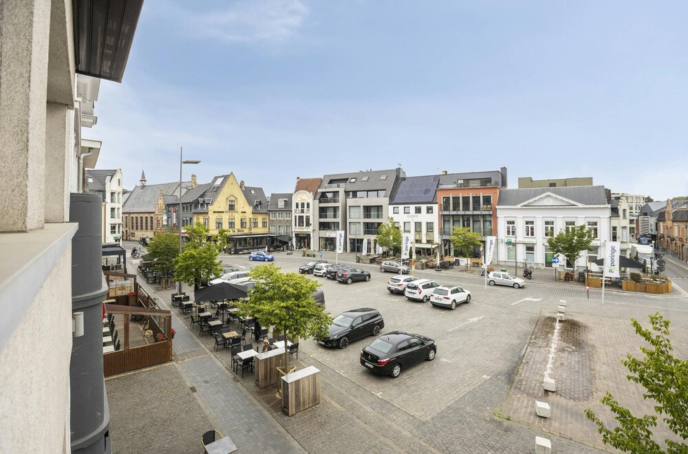 prachtig-handelspand-met-woonst-te-koop-op-de-grote-markt020.jpg