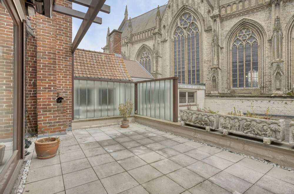 prachtig-handelspand-met-woonst-te-koop-op-de-grote-markt021.jpg