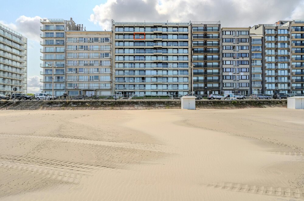doorloopappartement-met-frontaal-zeezicht-en-twee-slaapkamers-op-toplocatie-003.jpg