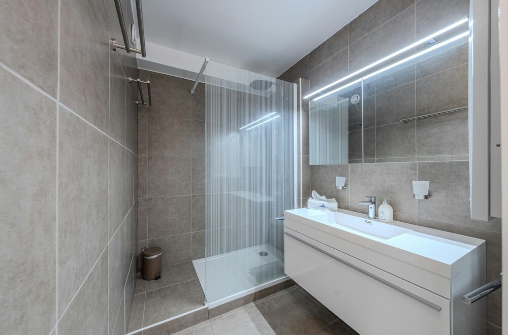 doorloopappartement-met-frontaal-zeezicht-en-twee-slaapkamers-op-toplocatie-014.jpg