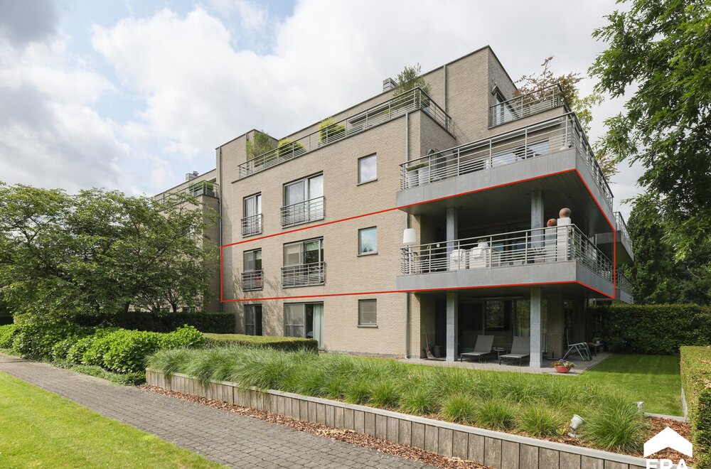 luxe-appartement-met-zicht-op-zwembad-in-bokrijkpark-te-genk001.jpg