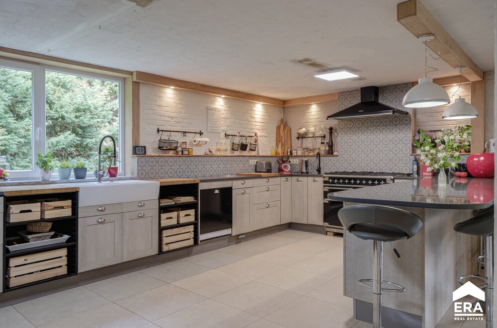 ruime-woning-met-vele-mogelijkheden-op-a-locatie-in-genk006.jpg