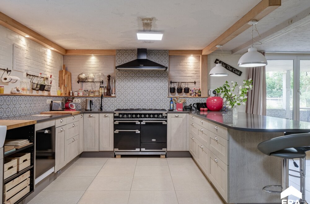 ruime-woning-met-vele-mogelijkheden-op-a-locatie-in-genk007.jpg