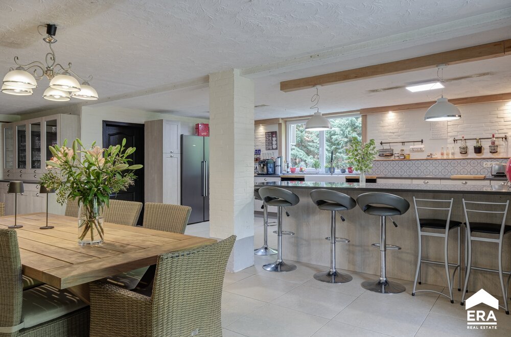 ruime-woning-met-vele-mogelijkheden-op-a-locatie-in-genk008.jpg