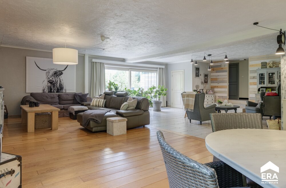 ruime-woning-met-vele-mogelijkheden-op-a-locatie-in-genk010.jpg