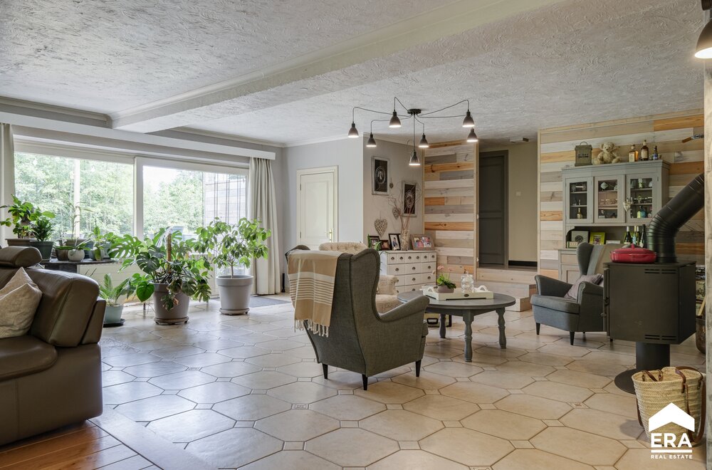 ruime-woning-met-vele-mogelijkheden-op-a-locatie-in-genk011.jpg