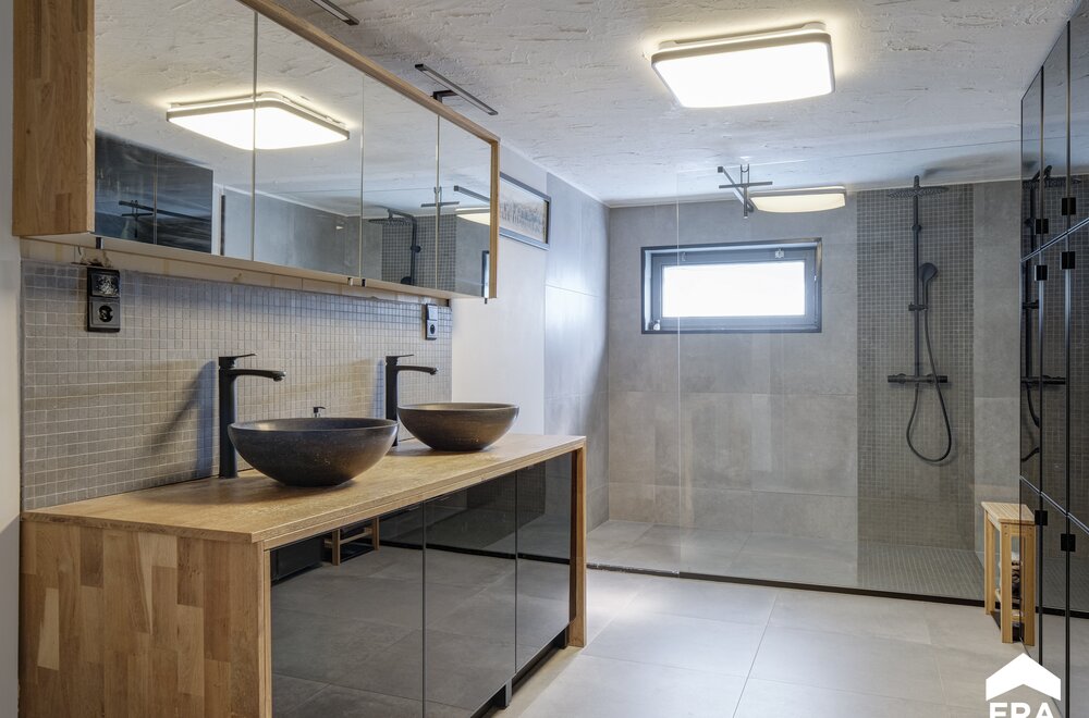 ruime-woning-met-vele-mogelijkheden-op-a-locatie-in-genk021.jpg