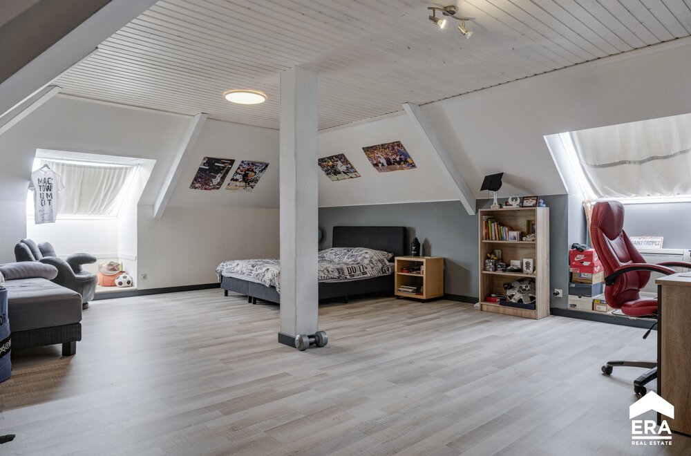 ruime-woning-met-vele-mogelijkheden-op-a-locatie-in-genk024.jpg