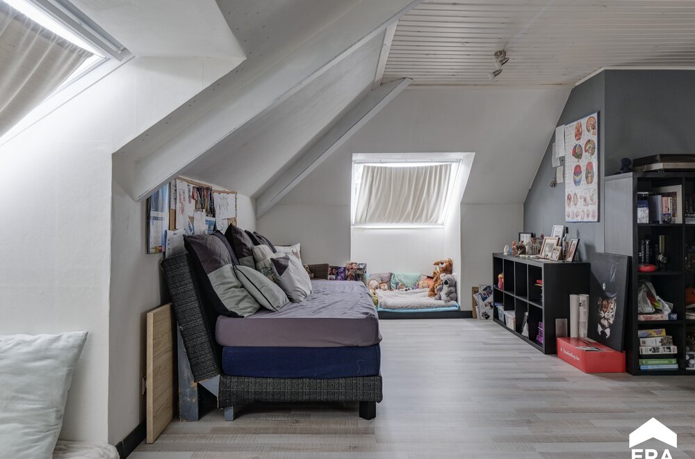 ruime-woning-met-vele-mogelijkheden-op-a-locatie-in-genk026.jpg