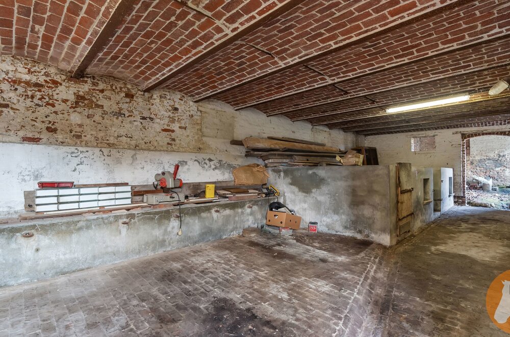 galmaarden-unieke-woning-met-grote-werkplaats024.jpg