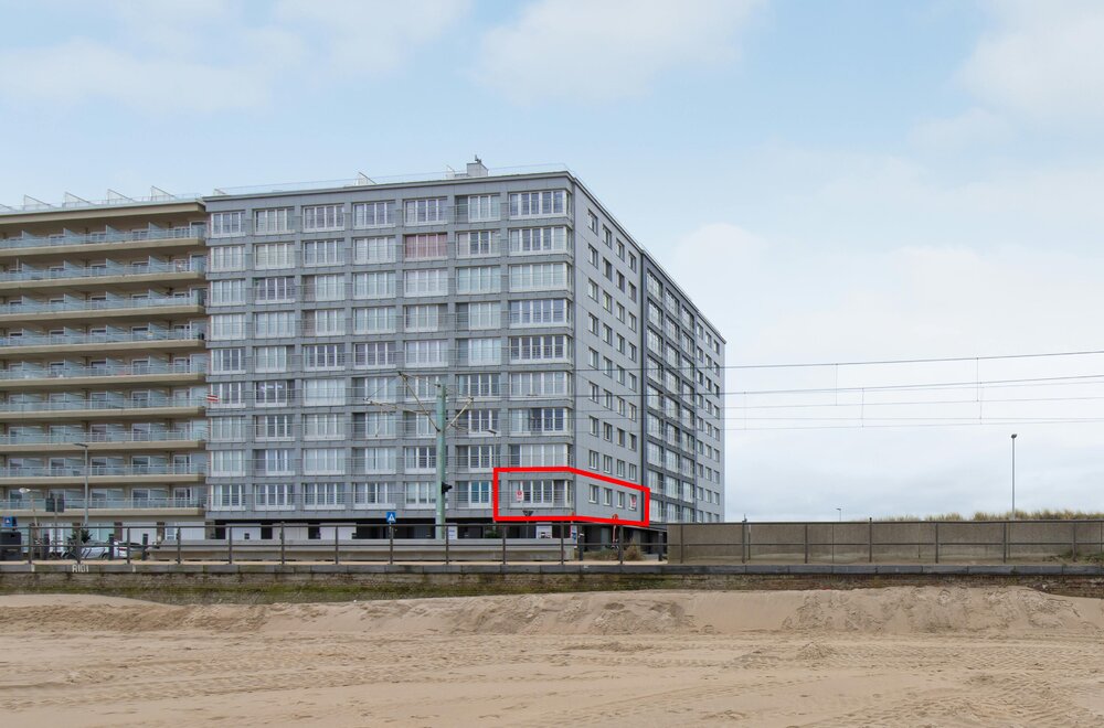 ruim-2-slaapkamer-appartement-te-koop-met-frontaal-zeezicht-002.jpg